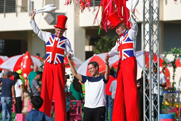 walkabout character union jack jugglers