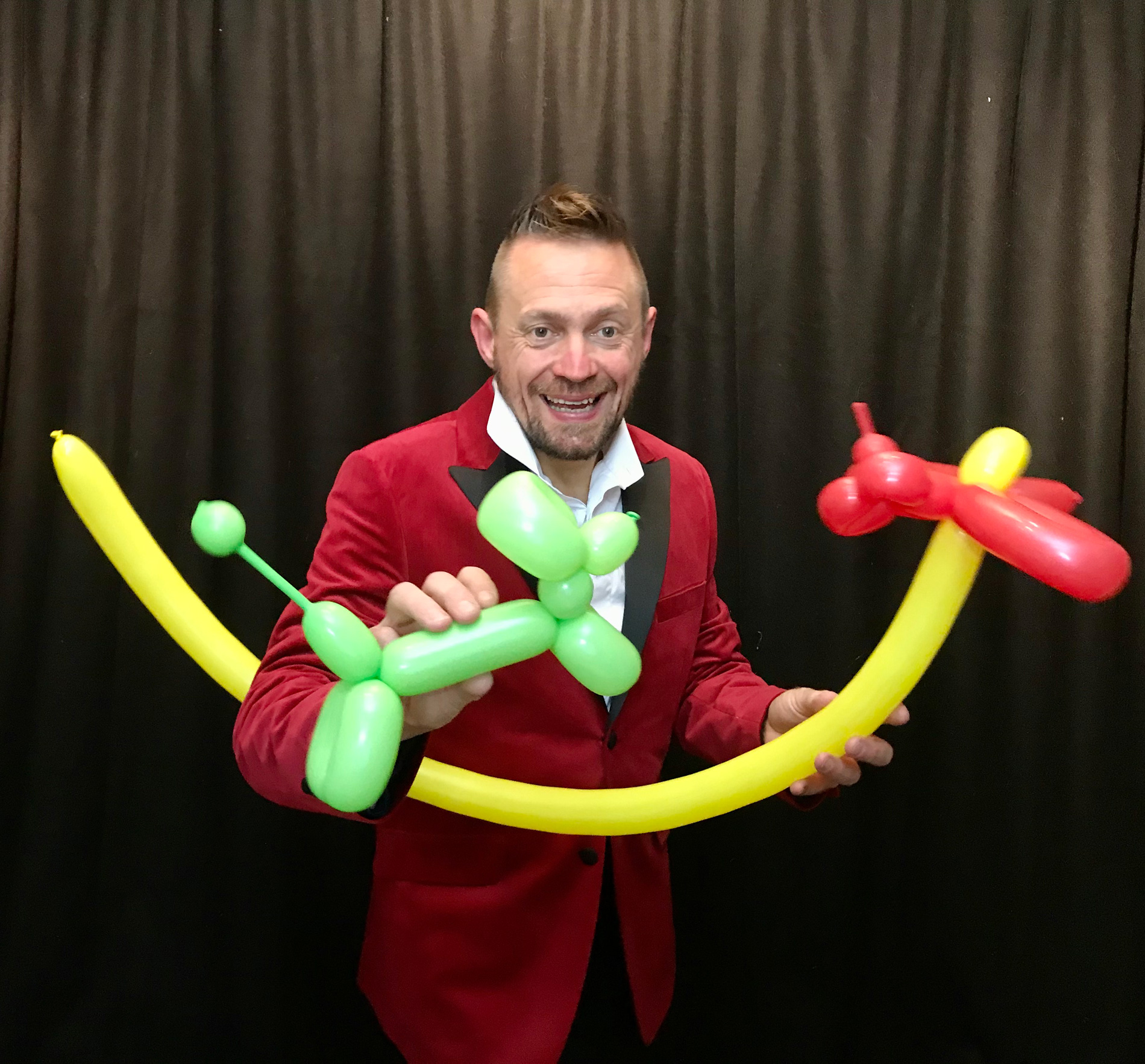 Thomas Trilby online shows circus skills performer